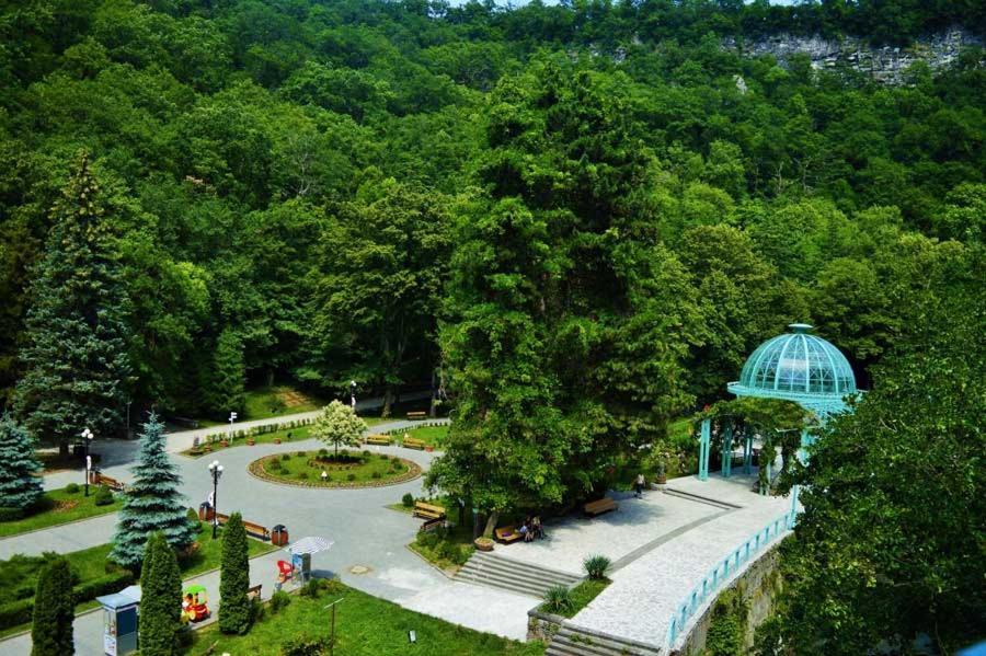 Guesthouse Natalia Borjomi Bagian luar foto